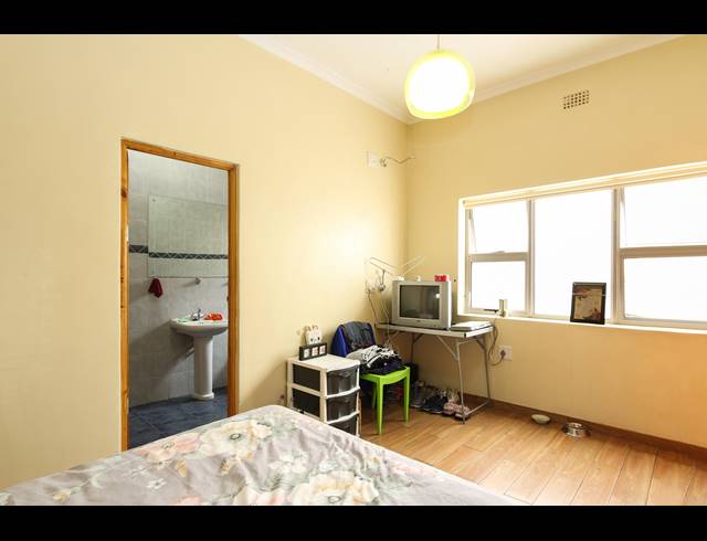 7 BEDROOM HOUSE FOR SALE IN WALMER ESTATE